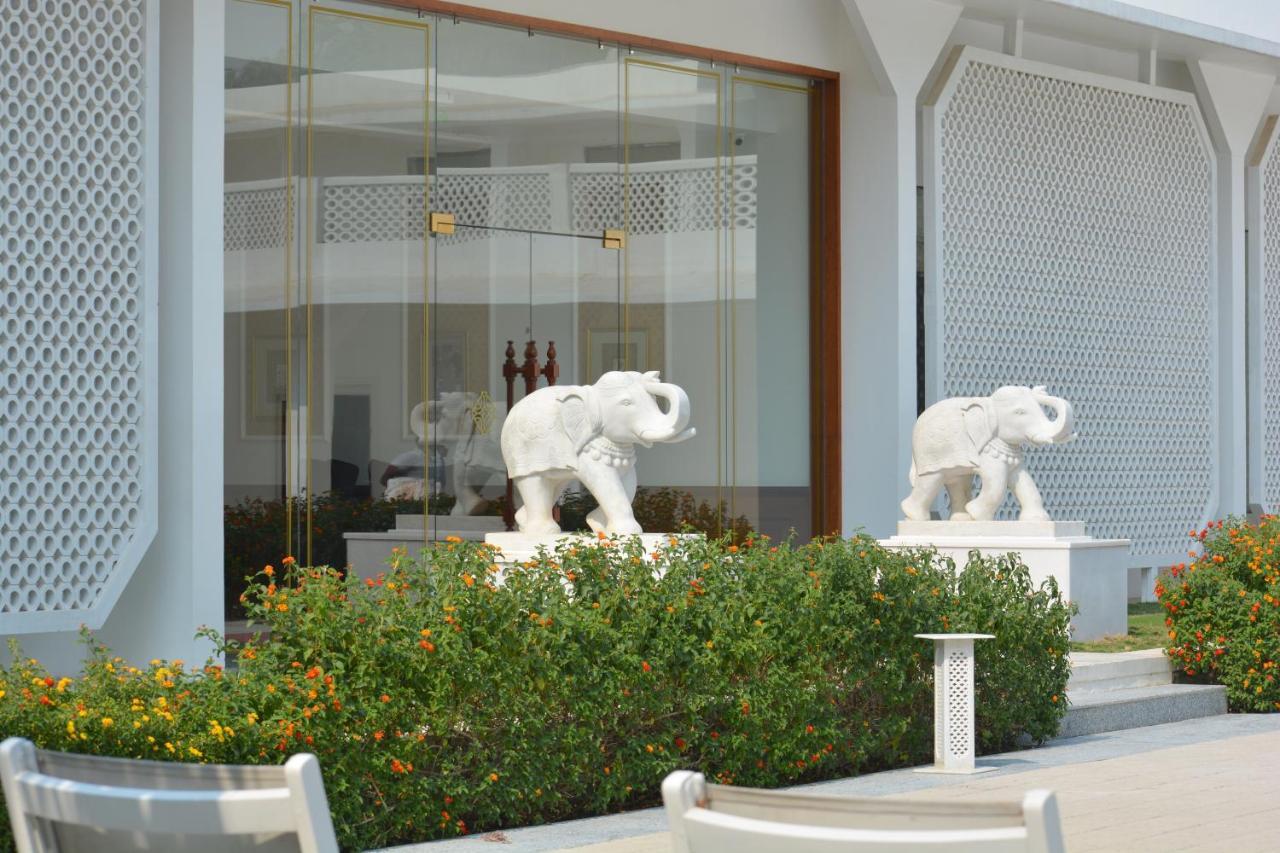 Hotel Chandela Khajurāho Dış mekan fotoğraf