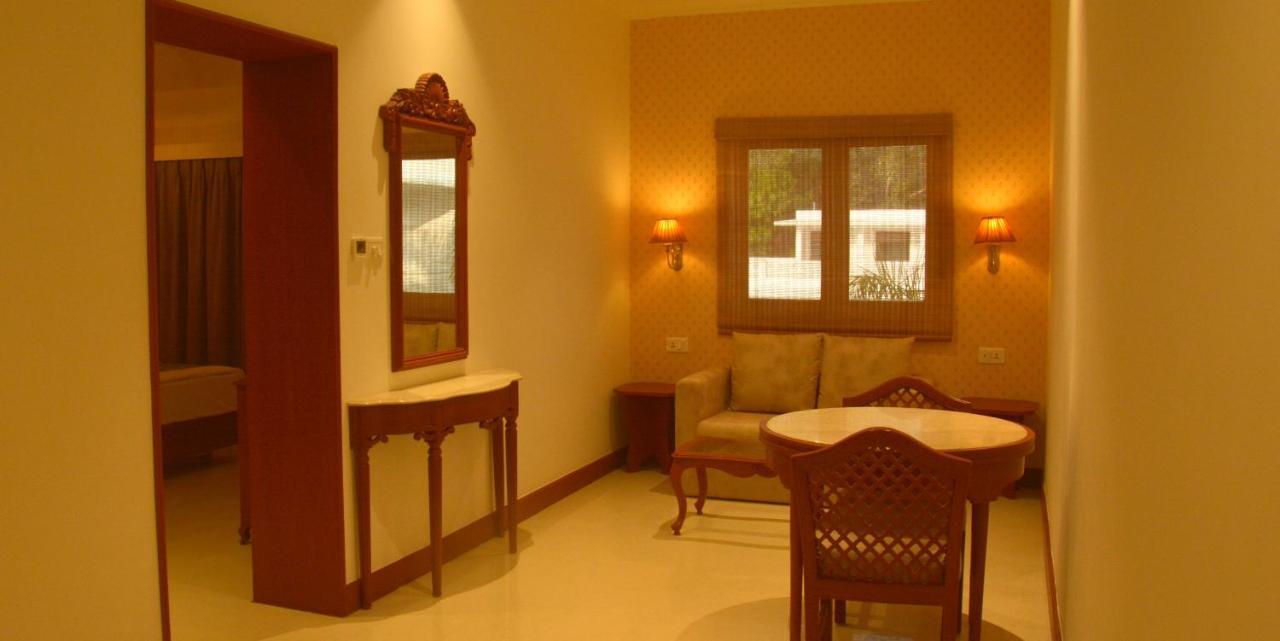 Hotel Chandela Khajurāho Dış mekan fotoğraf